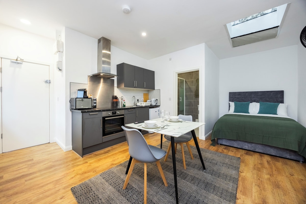 Iron/ironing board, WiFi (free)