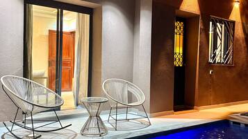 Outdoor pool, a heated pool