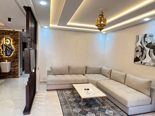 Gym, Heated Private Pool, Sunlit Terrace, Private Garden & free Parking
