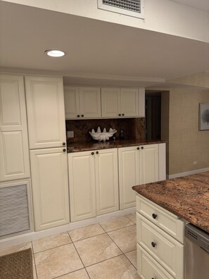 Interior - Serene 3-bedroom condo in Buttonwood Bay, Key Largo perfect for relaxing getaway (Key Largo)