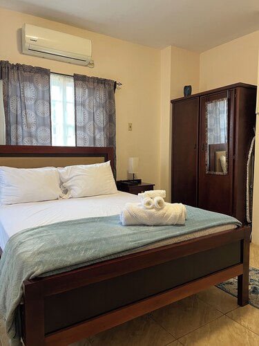 Comfort Inn Marvelous 1-bedroom apartment with AC in Kelly Village