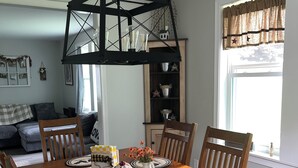 Dining - Charming 2-bedroom house in peaceful Harding (Harding)