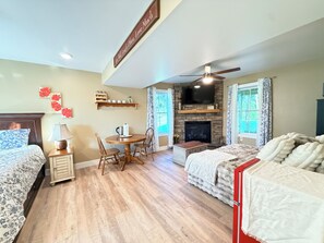 Room - Entire Lower Level Guest Suite right off I-81 (Shippensburg)