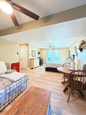 Room - Entire Lower Level Guest Suite right off I-81 (Shippensburg)