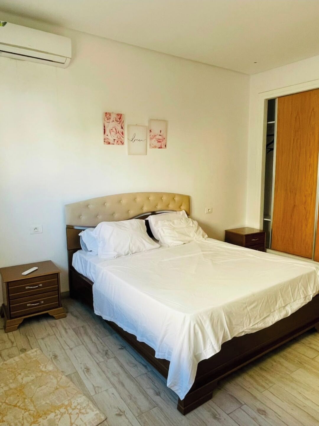 Iron/ironing board, bed sheets