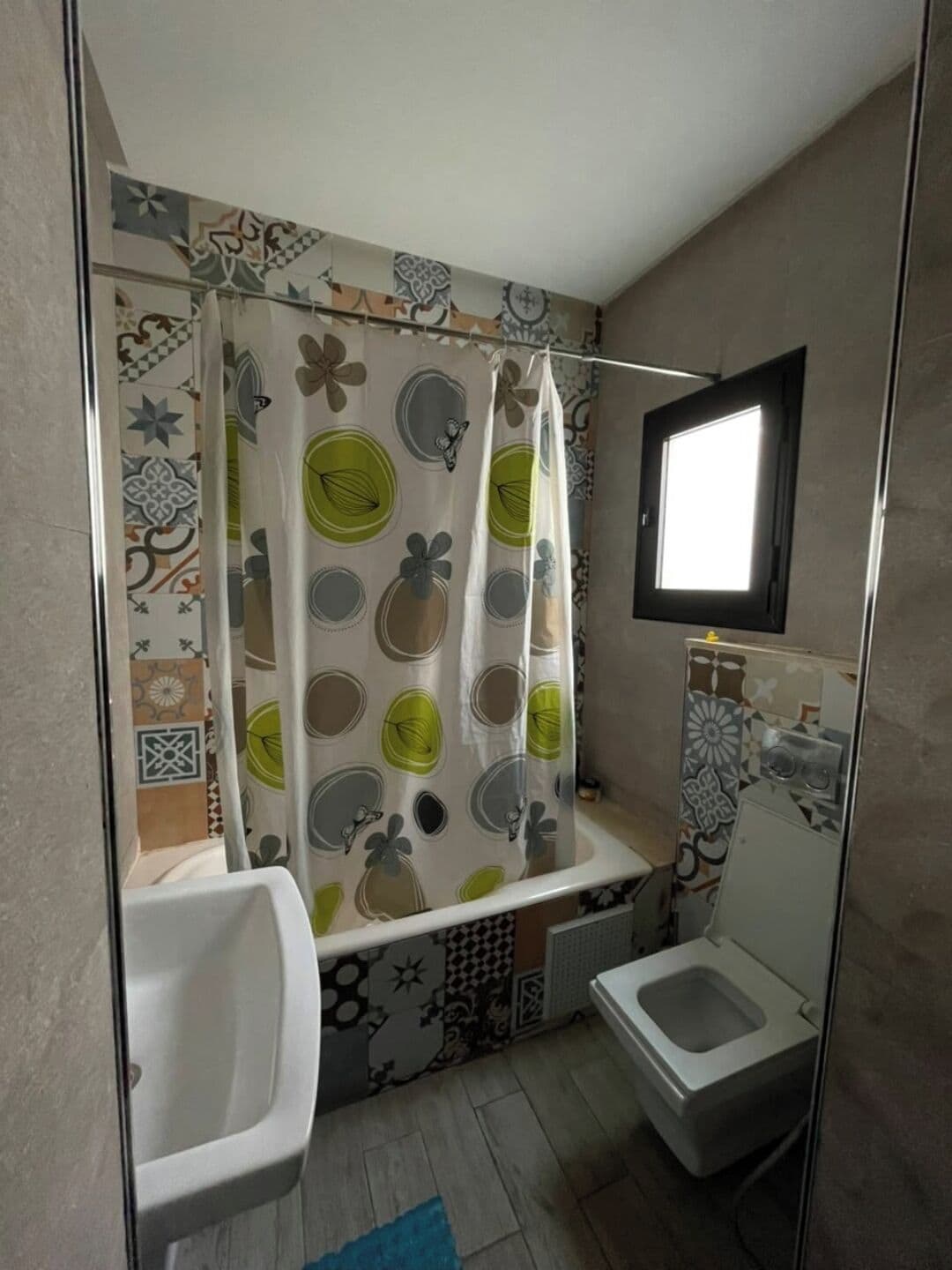 Hair dryer, bidet, towels, toilet paper