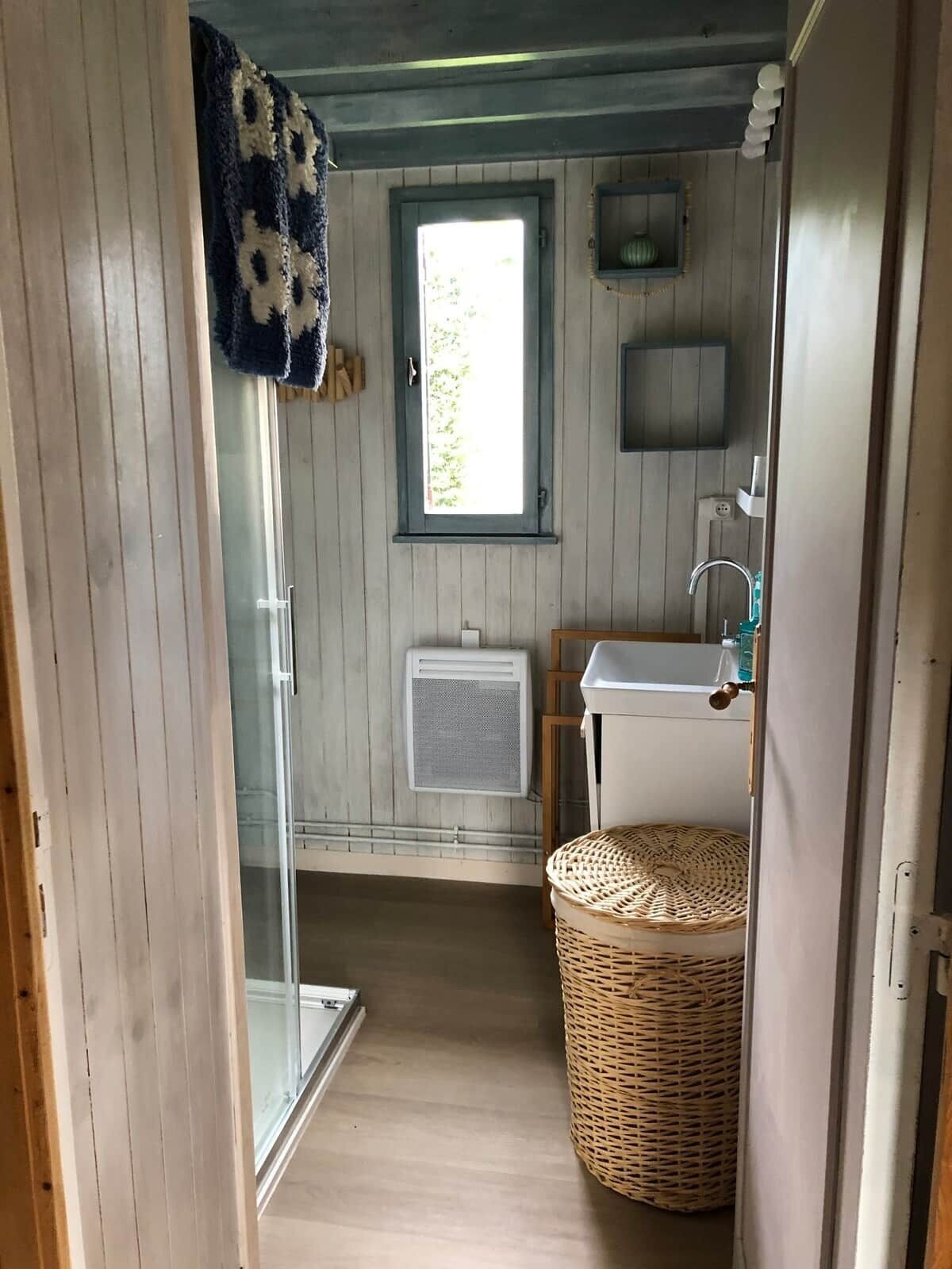Shower, towels, soap, toilet paper