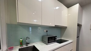 Private kitchen - Spacious Stay at Danga Bay - Entire Unit (Johor Bahru)