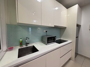 Private kitchen - Spacious Stay at Danga Bay - Entire Unit (Johor Bahru)