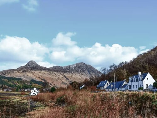 Quarterdeck Gardens - 3BR Highland Cottage with Loch Views