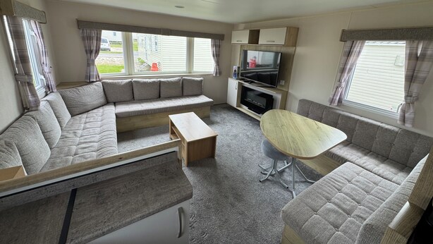 TV - Explore Flamborough & Beyond: Comfy Caravan on Action-Packed Haven Site (Flamborough)