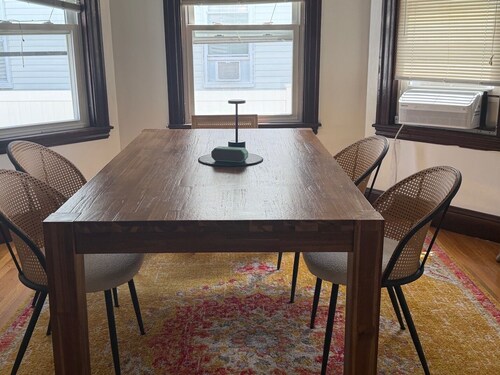 Cozy 2-bedroom house in charming Medford with AC