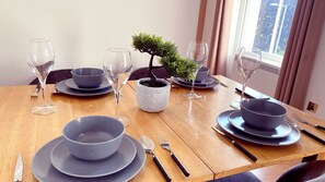 Dining - Chelsea 2-Bed Flat on King's Road | Sleeps 6 (London)