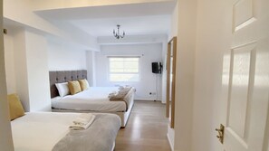 Room - Chelsea 2-Bed Flat on King's Road | Sleeps 6 (London)