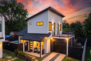 A modern two-story house with a covered patio and a garage. - Cozy City Retreat with Apartment, 4 bedroom, 3.5 bath, large outside pool & spa (Austin)