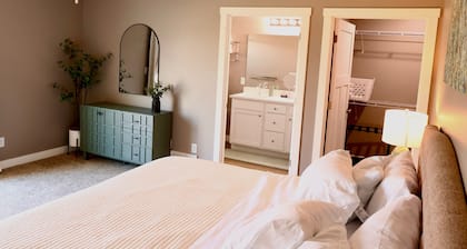 Lucky Lady: New 2BR, 2.5BA condo overlooking Fonner Park & casino!