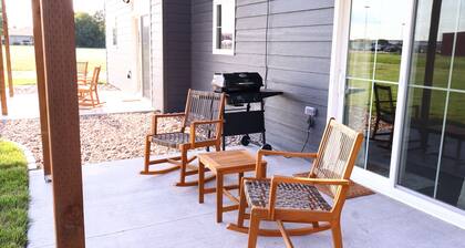 Lucky Lady: New 2BR, 2.5BA condo overlooking Fonner Park & casino!