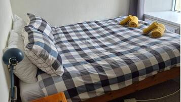2 bedrooms, WiFi (free), bed sheets