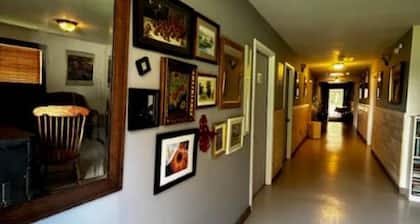 Serene 6-bedroom hotel suites with AC in Equinunk