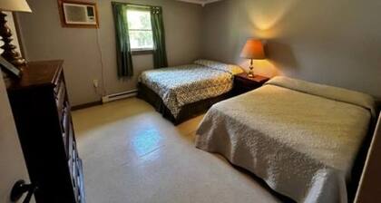Serene 6-bedroom hotel suites with AC in Equinunk