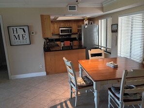 Dining - Spacious 2-bedroom condo with AC in pleasant Hutchinson Island Resort Community (Fort Pierce)