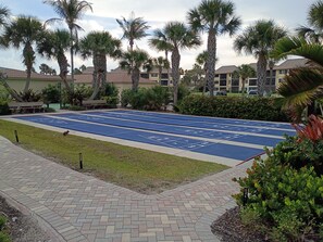 Property grounds - Spacious 2-bedroom condo with AC in pleasant Hutchinson Island Resort Community (Fort Pierce)