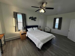 3 habitaciones, escritorio, tabla de planchar con plancha y wifi gratis 