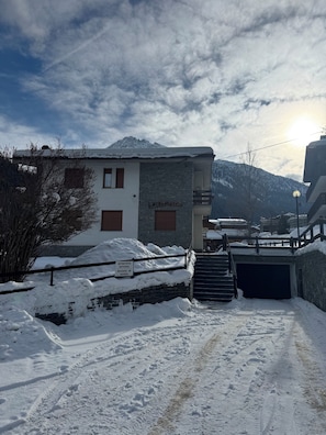 Unclassified image, 4 of 10, button - La Tana della Marmotta. Close to village and ski lifts. Wooden loft (Champoluc)