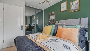 Unclassified image, 3 of 22, button - Fully Furnished 3 Bed House-Blythe Valley Park Shirley B90 8AY (Shirley Solihull)