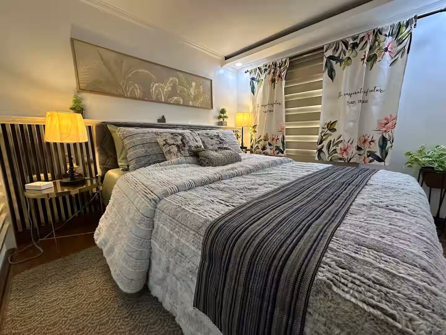 Tabla de planchar con plancha, wifi y ropa de cama 