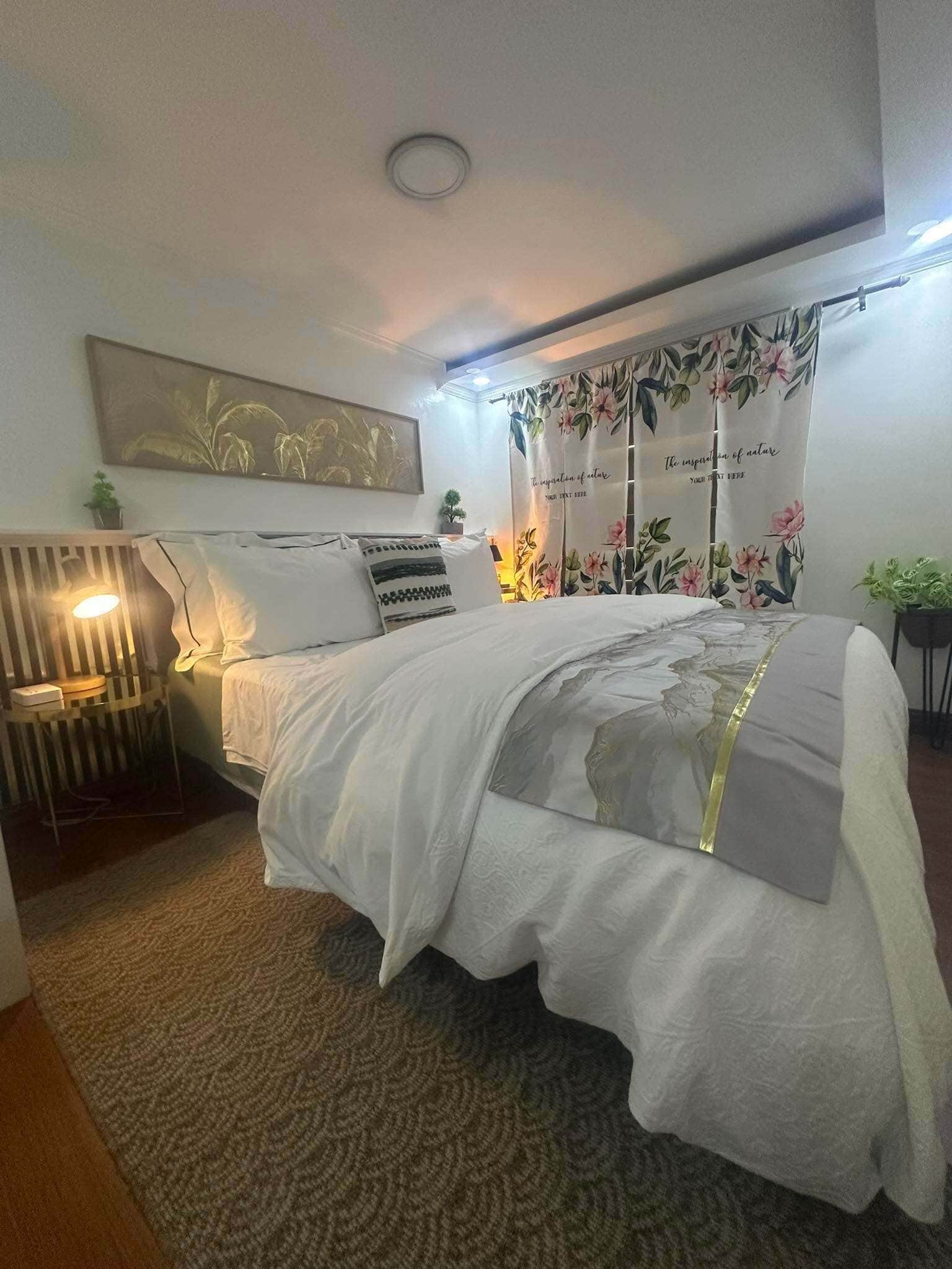 Tabla de planchar con plancha, wifi y ropa de cama 