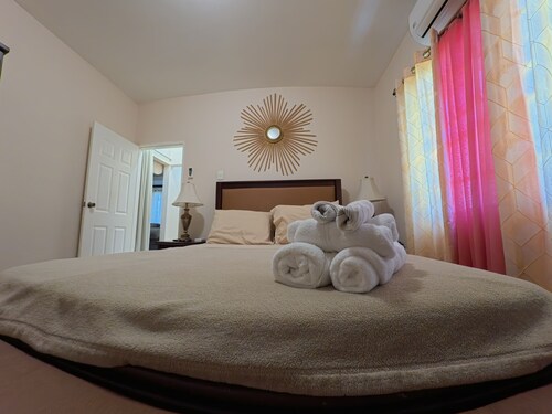 Sweet Escape Welcoming  2-bedroom apartment  Kelly Village with AC comfort