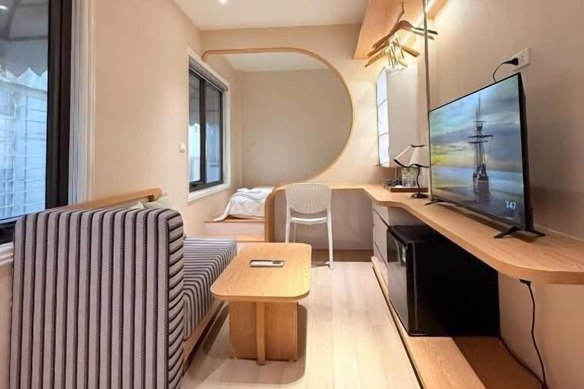 Doppelzimmer, Terrasse, Stadtblick | Zimmersafe, Schreibtisch, laptopgeeigneter Arbeitsplatz