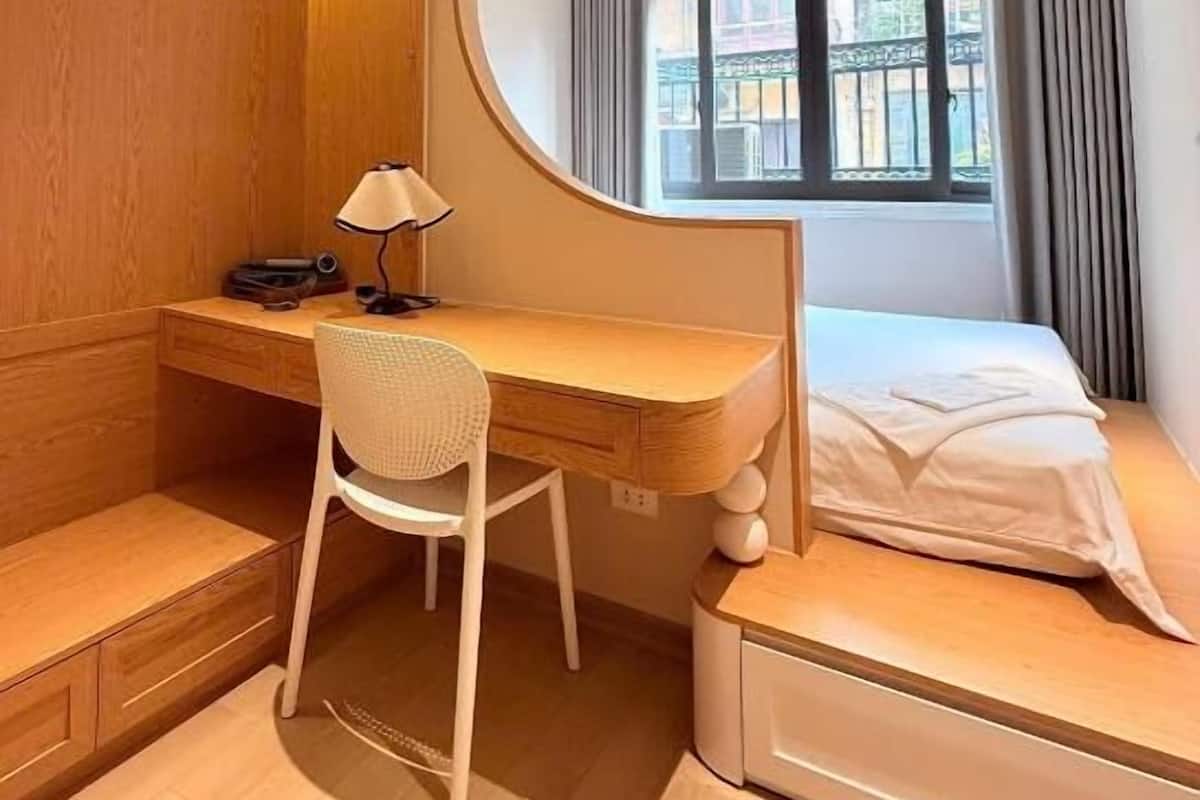 Doppelzimmer, Balkon, Stadtblick | Zimmersafe, Schreibtisch, laptopgeeigneter Arbeitsplatz