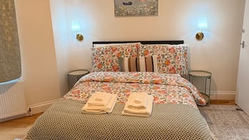 2 bedrooms, iron/ironing board, WiFi (free), bed sheets