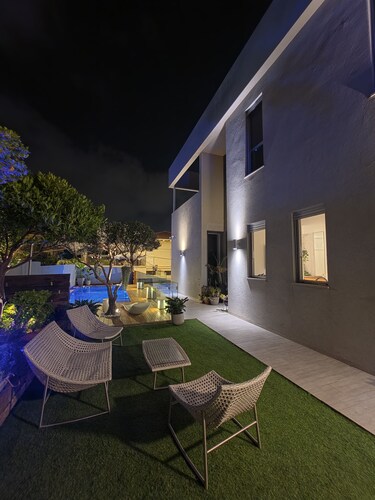 Olga Resort - Private Pool & Jacuzzi by the Sea