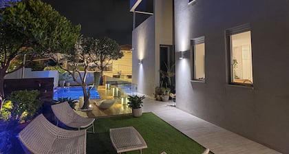 Olga Resort - Private Pool & Jacuzzi by the Sea