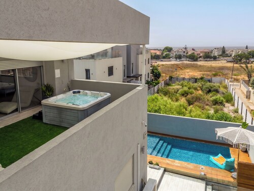 Olga Resort - Private Pool & Jacuzzi by the Sea