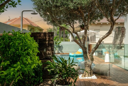 Olga Resort - Private Pool & Jacuzzi by the Sea