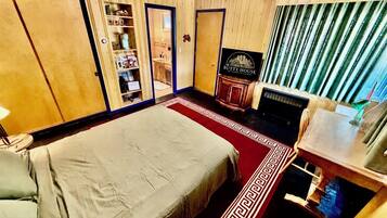 Suite, Garden View | Meja, ruang kerja komputer riba, Wi-fi percuma