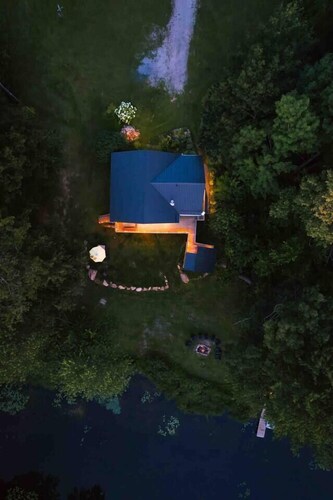 Beautiful River-front Log Cottage: Glass Room, Hot Tub & Sauna