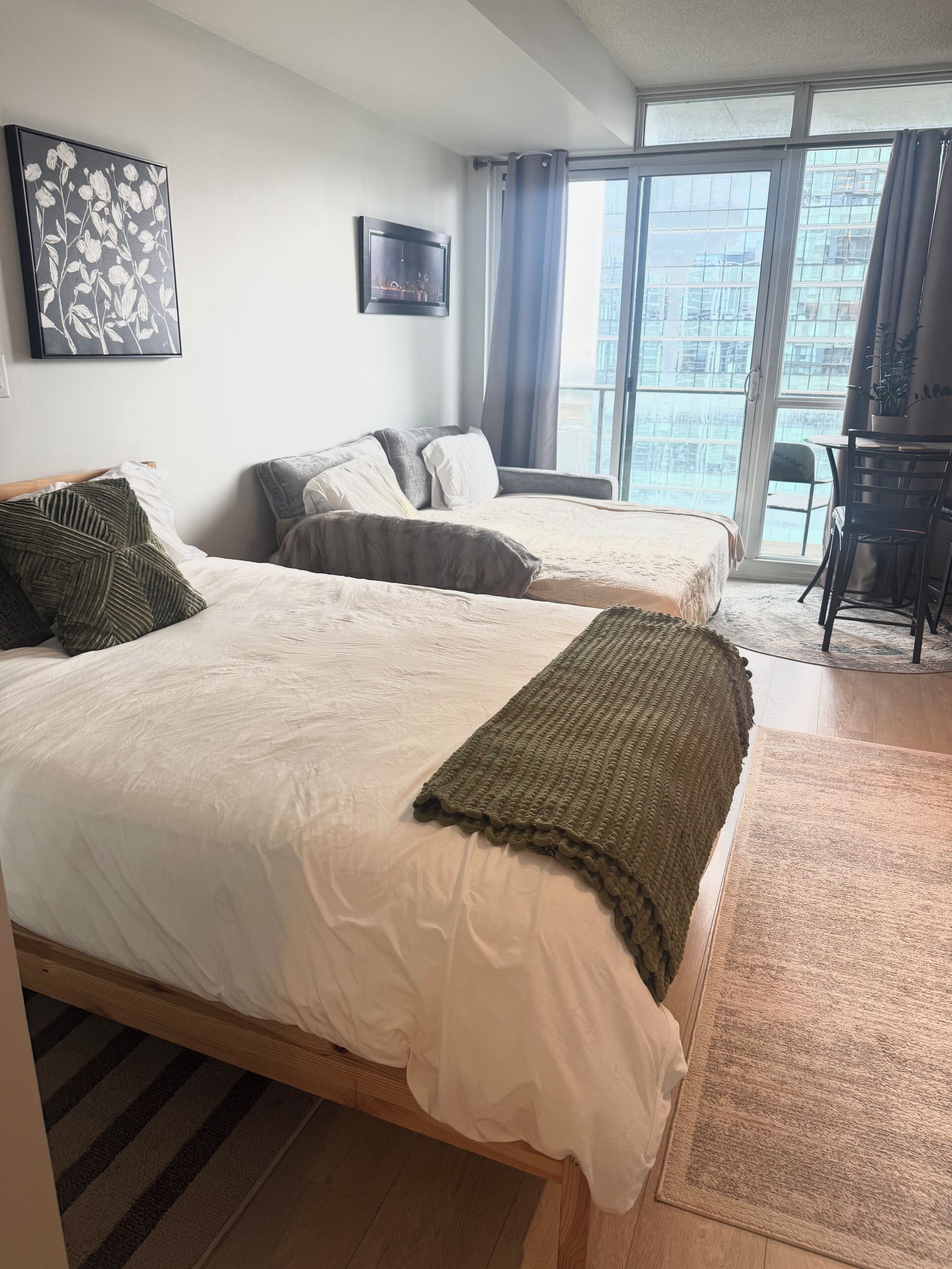 Iron/ironing board, WiFi (free)