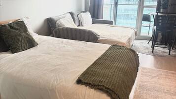 Iron/ironing board, WiFi (free)