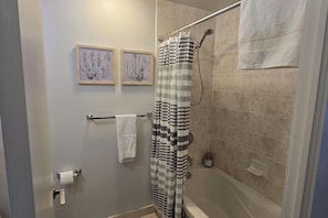Bathroom - Maple leaf square  (Toronto)