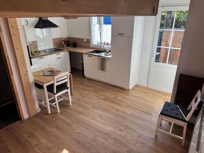 Coffee/tea maker, fridge, microwave, oven - Studio apartment near the beach, the harbor, and all shops (Talmont-Saint-Hilaire)