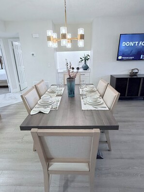 Dining - 2-bedroom Resort in adorable Kissimmee w/fitness room & AC, Disney Parks. (kissimmee)