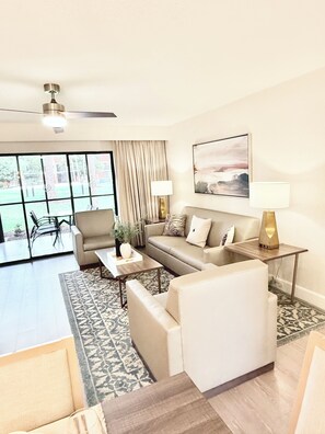 Living area - 2-bedroom Resort in adorable Kissimmee w/fitness room & AC, Disney Parks. (kissimmee)