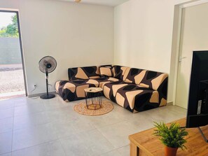Living area - 3-bedroom villa with a private pool. (Les Abymes)