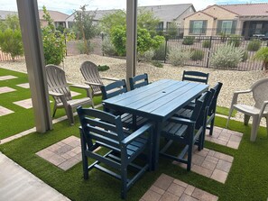 Outdoor dining - Furnished Stay in Buckeye, AZ Sun City Festival – Copper Canyon Golf Community (Buckeye)
