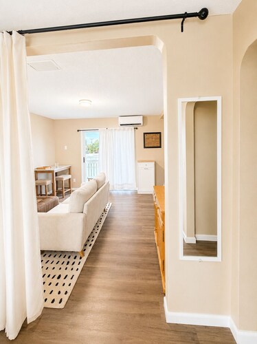 Walk to Beach - Sleep Number bed - Full Kitchen
